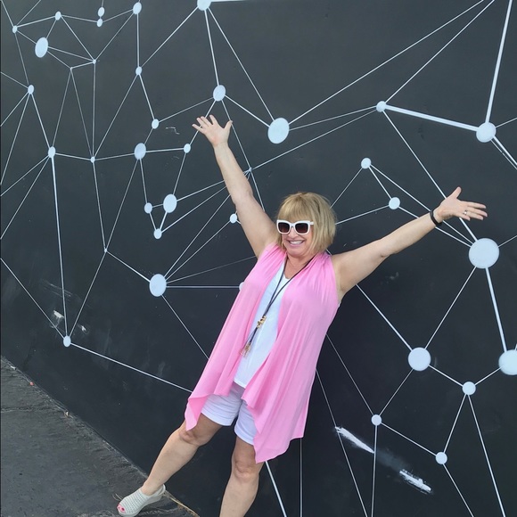 Meet your Posher, Dee dee - Picture 1 of 4